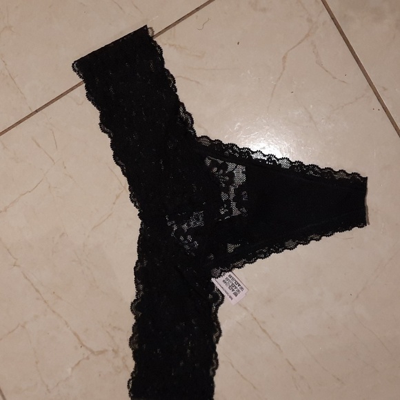 NWT GENUINE VICTORIA SECRET SEXXXY NAUGHTY BLACK LACE Thong panties ♥️ size XS - Picture 1 of 4